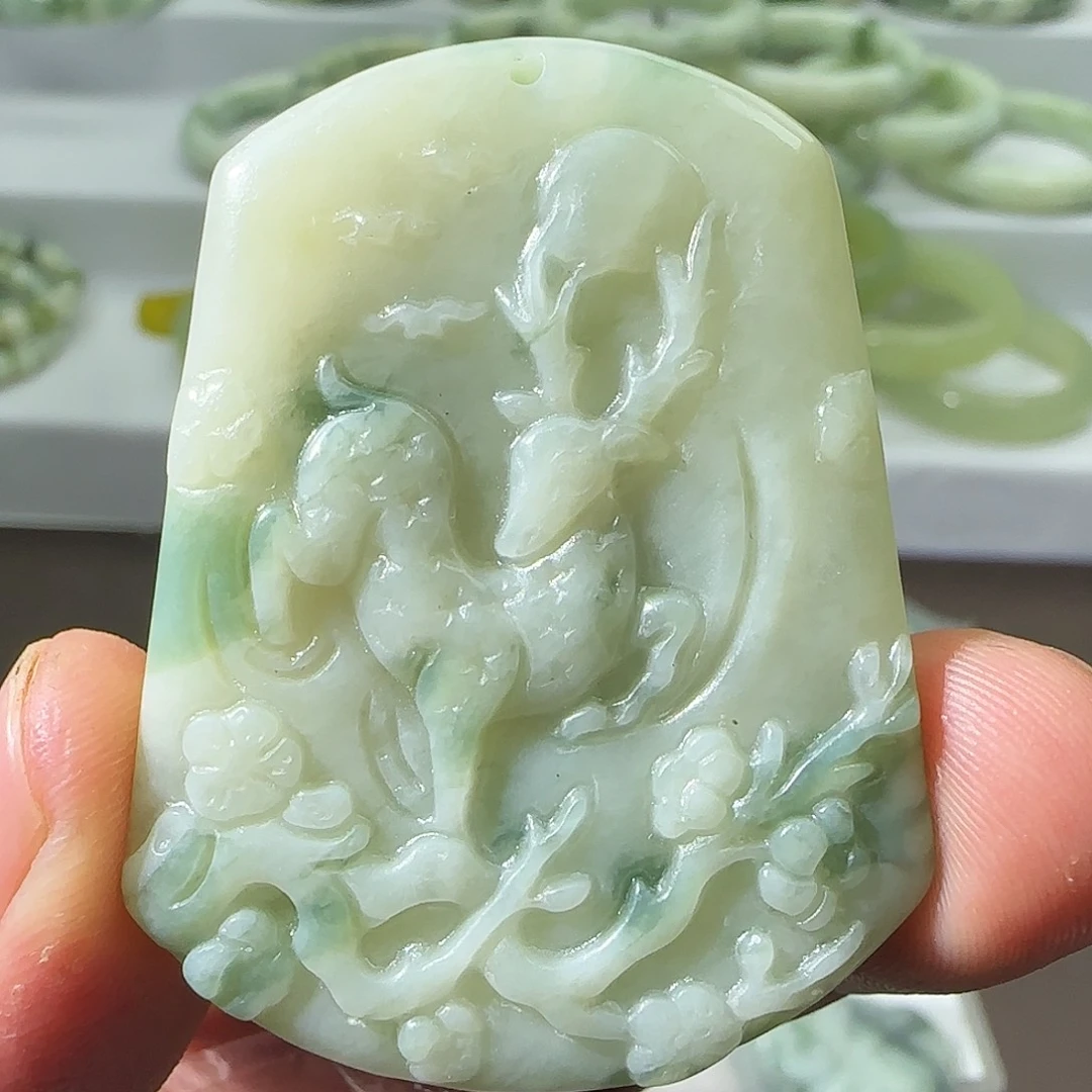 透闪石-蛇纹石玉未镶嵌颈饰