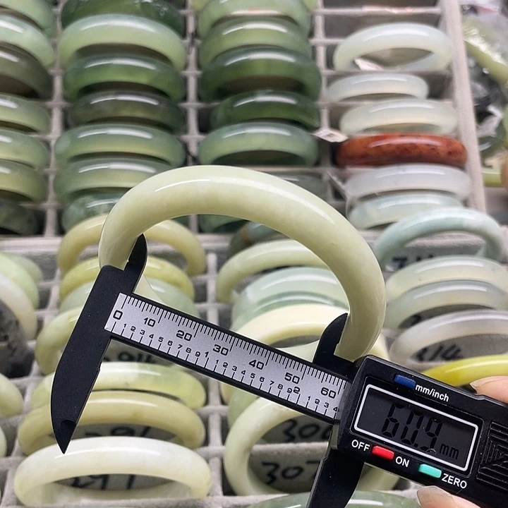 蛇纹石玉未镶嵌手镯318