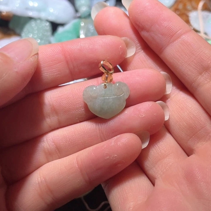 【闪购商品】翡翠颈饰未镶嵌s****r天然翡翠