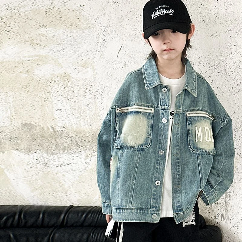 中大童儿童外套男孩春秋时尚洋气复古做旧字母磨白口袋牛仔衣