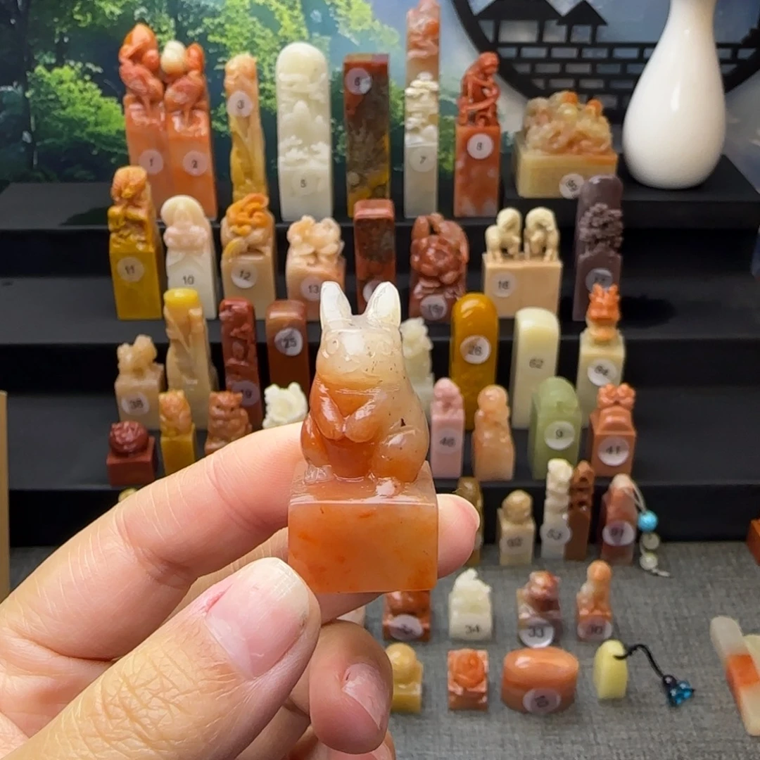 寿山石印石前兔似锦