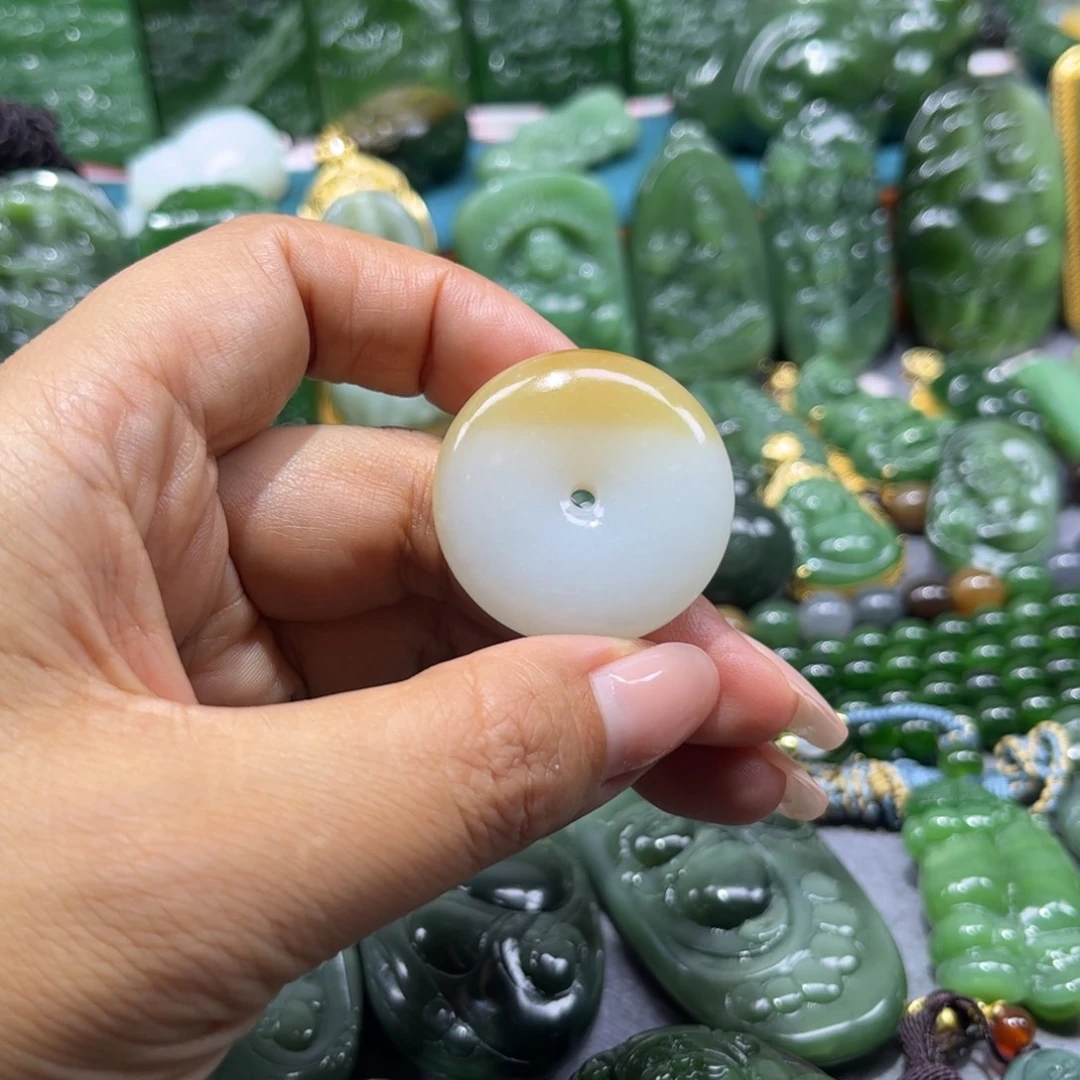 七***丽颈饰未镶嵌和田玉
