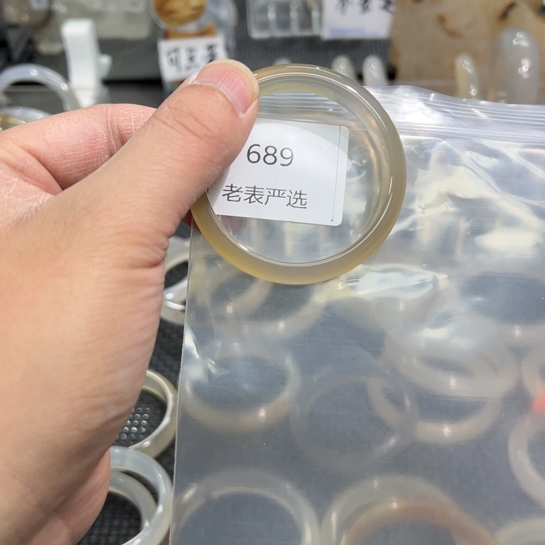 玛瑙/玉髓手镯未镶嵌早*.5152有纹