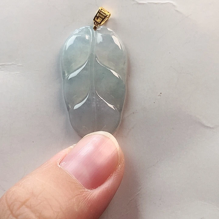 颈饰18K金镶嵌翡翠叶子
