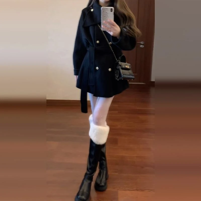 黑色赫本风短款毛呢斗篷大衣女秋冬季加厚2025新款高级感呢子外套