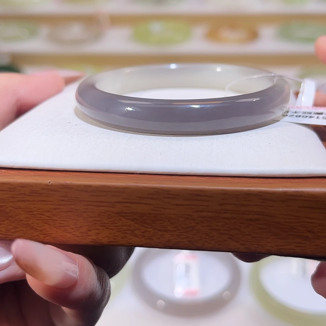 和田玉未镶嵌手镯渐变烟紫