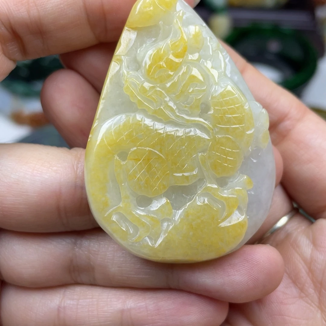 翡翠未镶嵌颈饰牌子