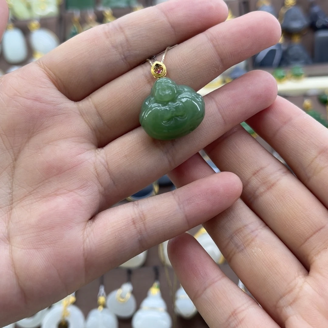 和田玉18K金镶嵌吊坠(赠链)