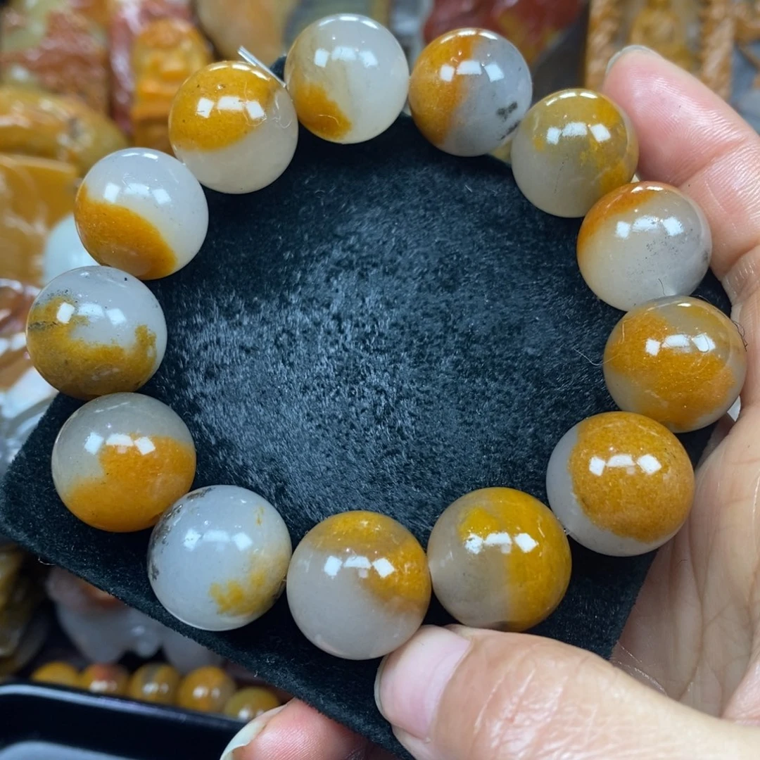 未镶嵌石英质玉（黄龙玉）颈饰