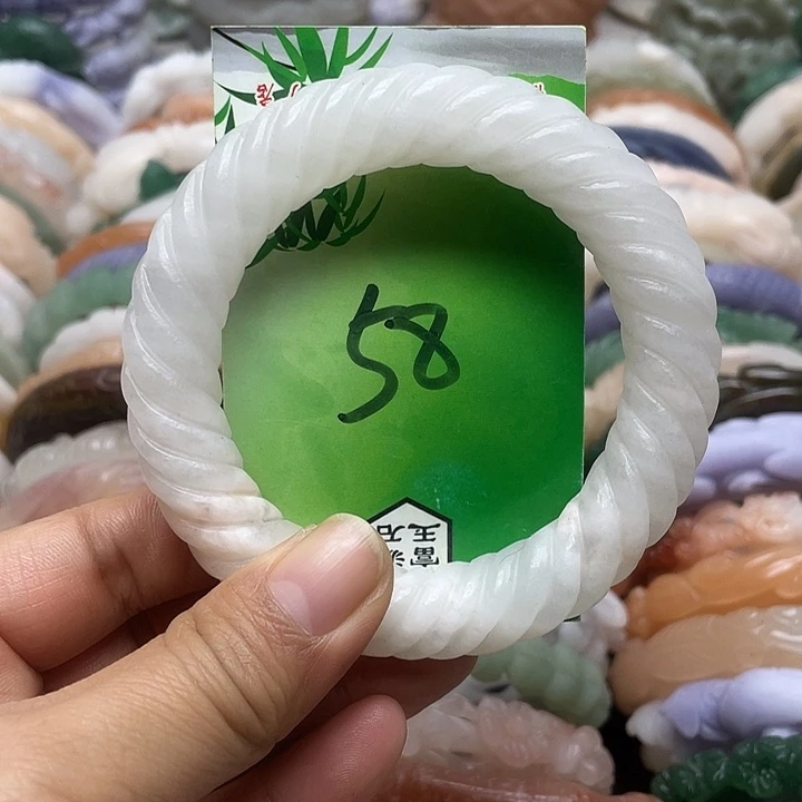 未镶嵌手镯石英岩玉