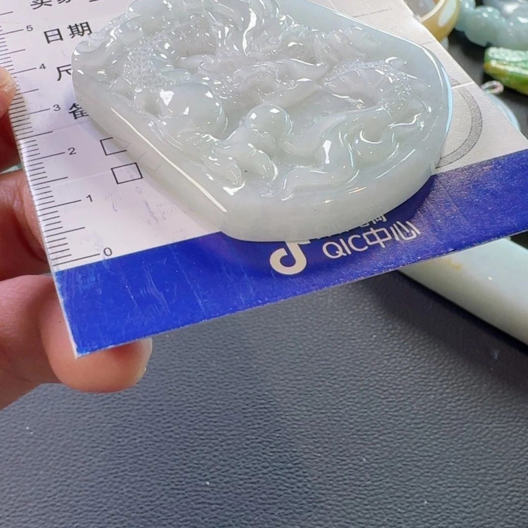 翡翠颈饰未镶嵌颈饰