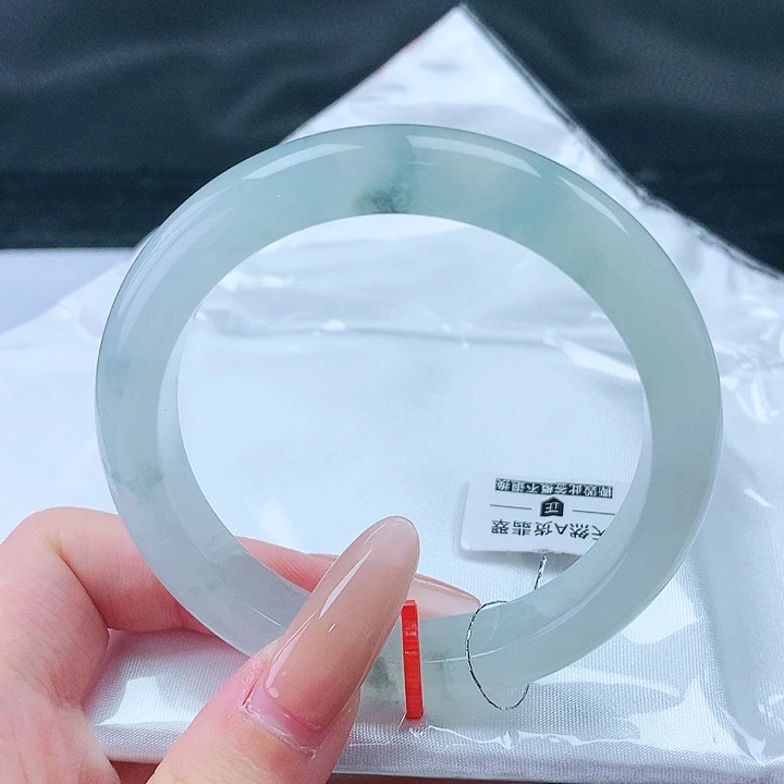 翡翠手镯未镶嵌54圈