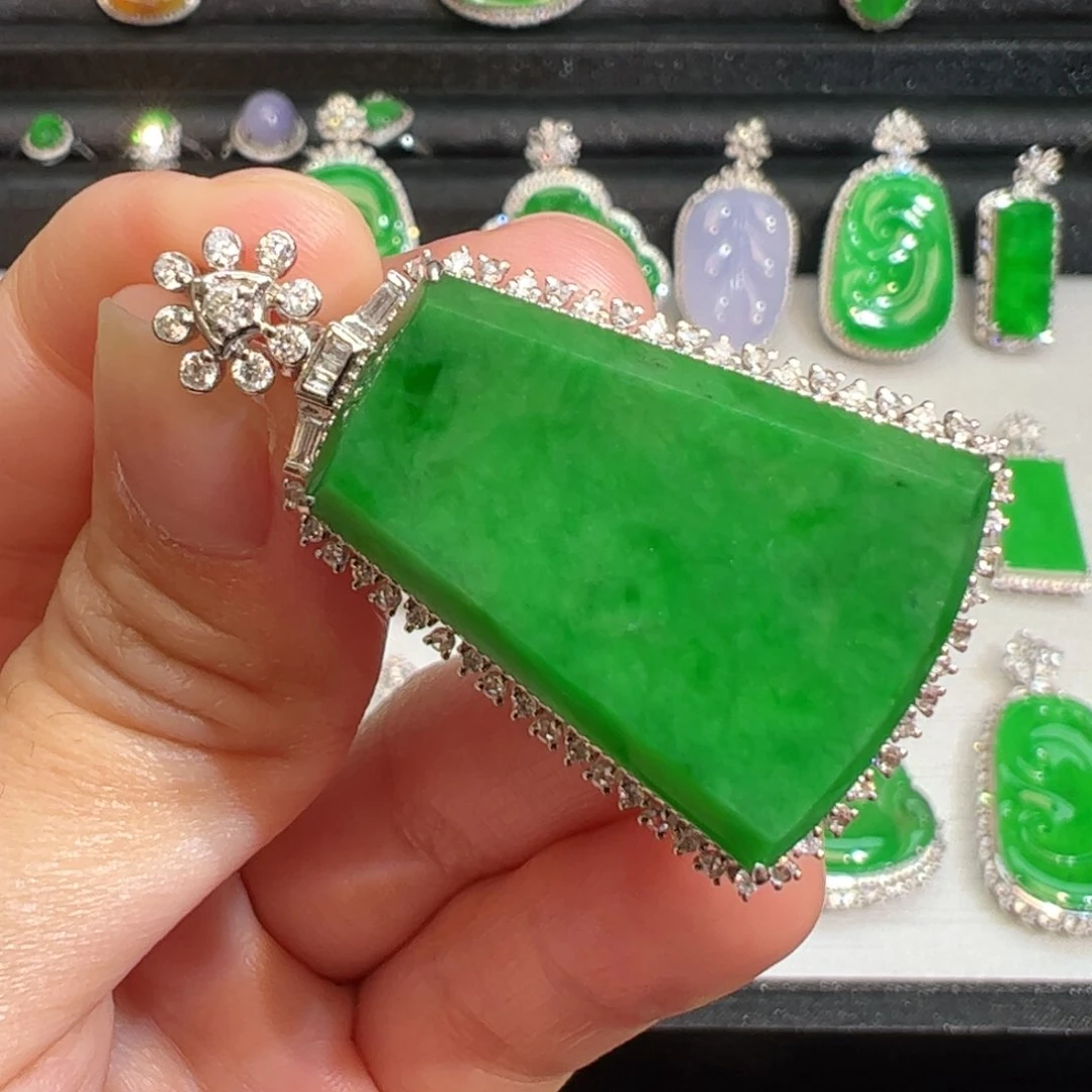 翡翠吊坠(不含链)18K金镶嵌