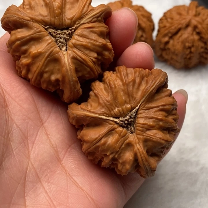 文玩核桃吊坠绒****绒核桃