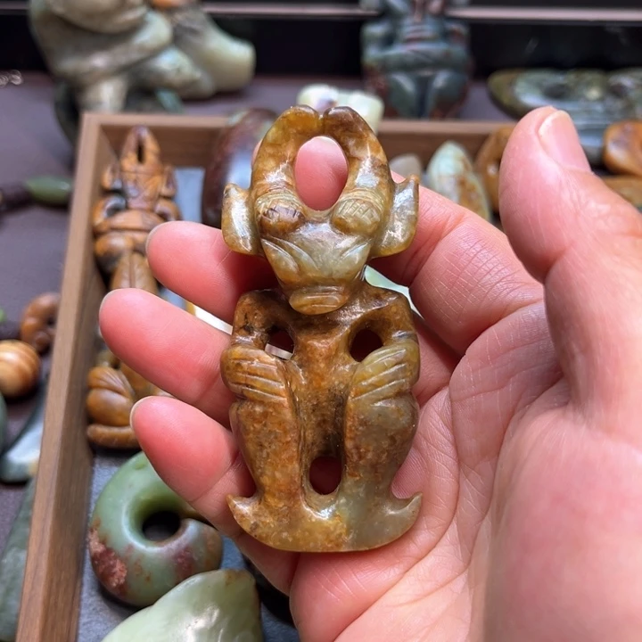 岫岩河磨玉（透闪石质玉）未镶嵌挂件阿*