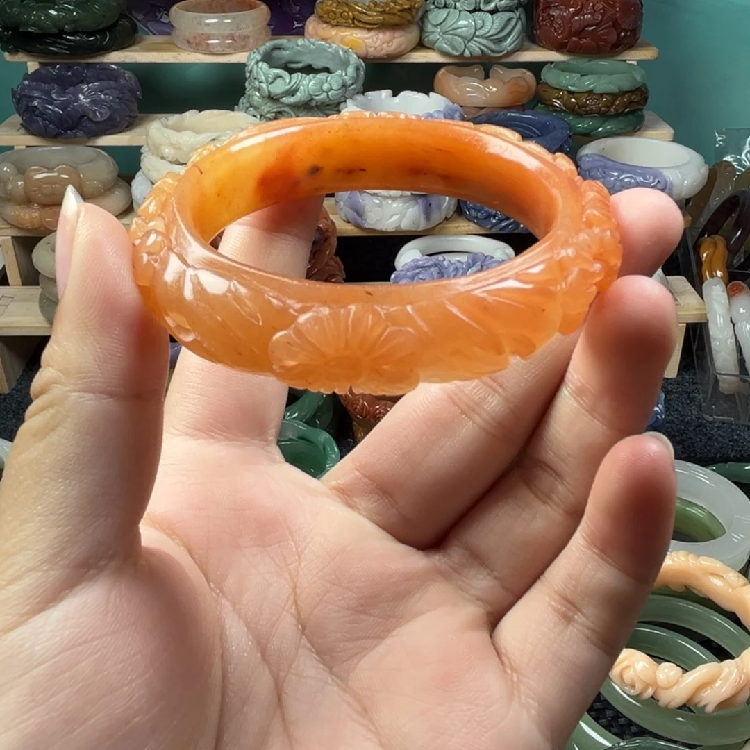 石英质玉未镶嵌雕花手镯