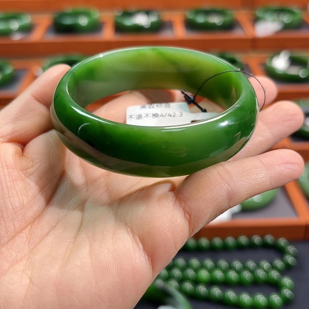 和田玉（碧玉）未镶嵌手镯碧玉白加绿