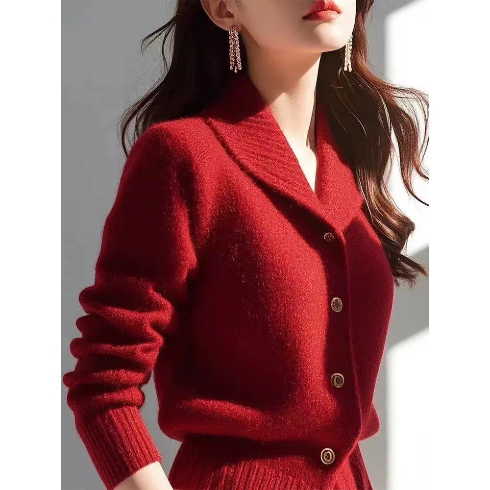 冬季新年款过年红色针织女本命年高级感独特漂亮翻领开衫上衣