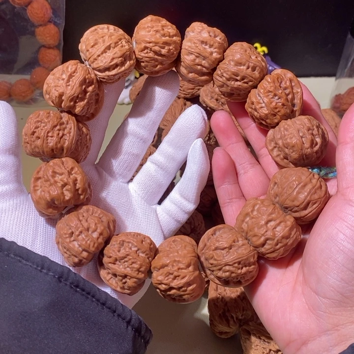 文玩核桃手串……16