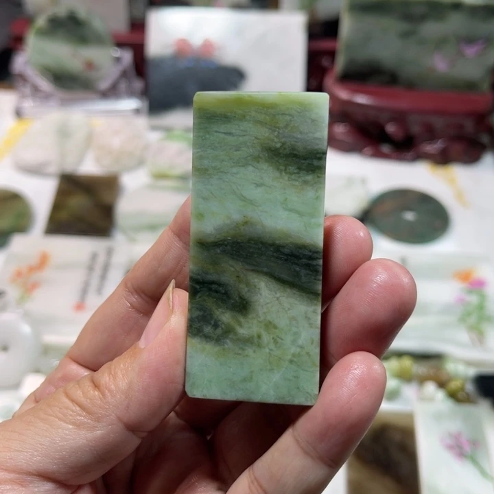 独山玉未镶嵌颈饰