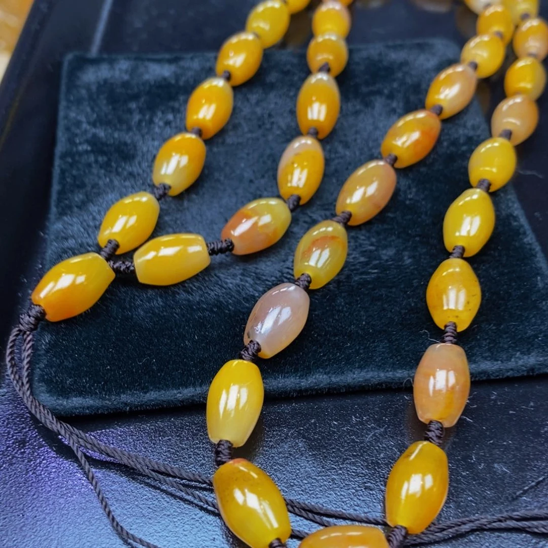 未镶嵌石英质玉（黄龙玉）颈饰