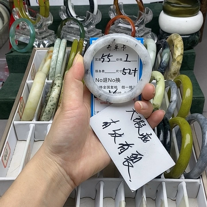 蛇纹石玉未镶嵌手镯