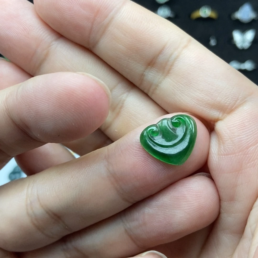 翡翠未镶嵌颈饰000000007