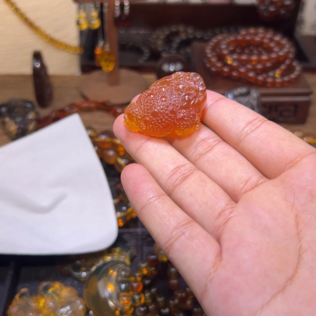 琥珀未镶嵌颈饰金蟾