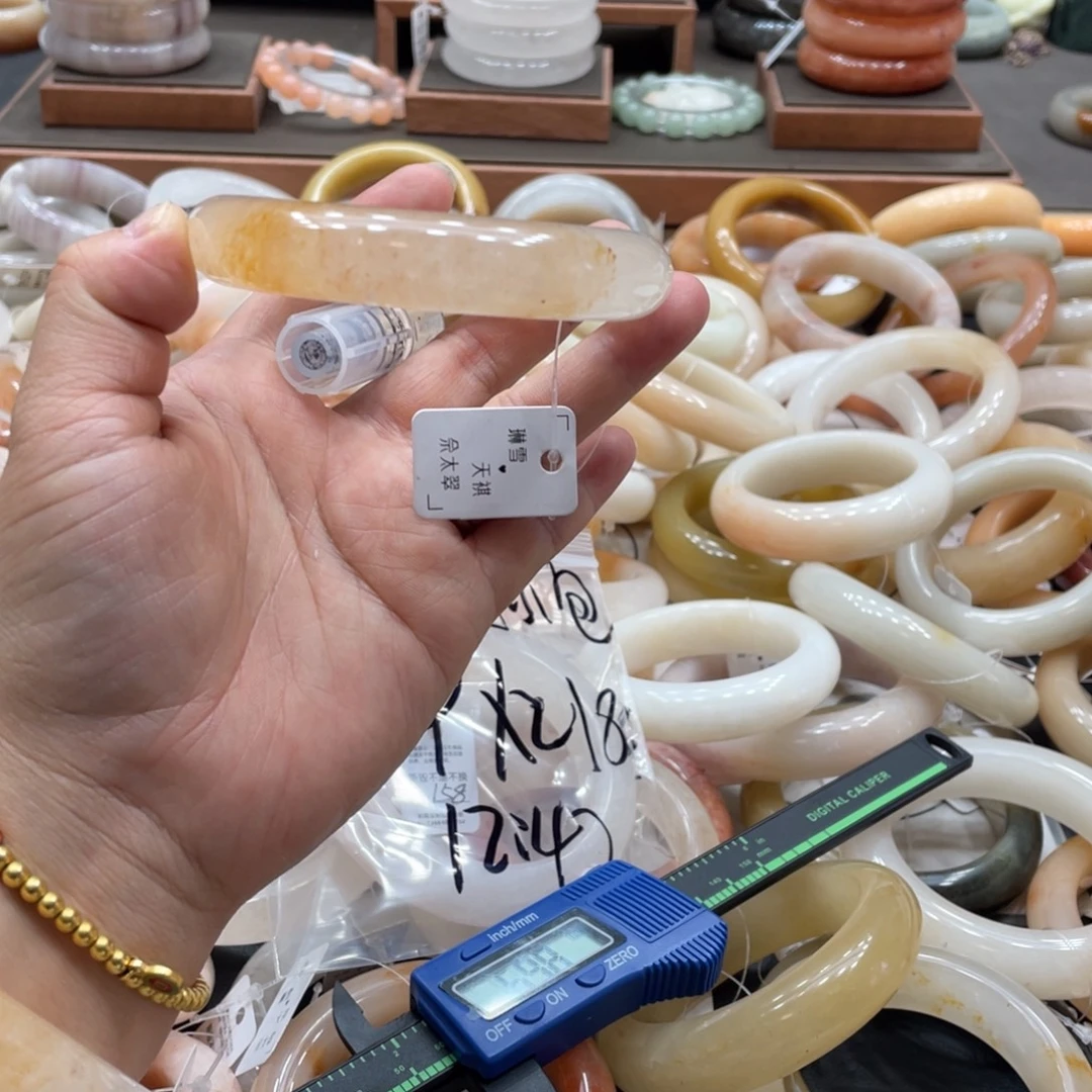 蛋***）未镶嵌手镯石英质玉