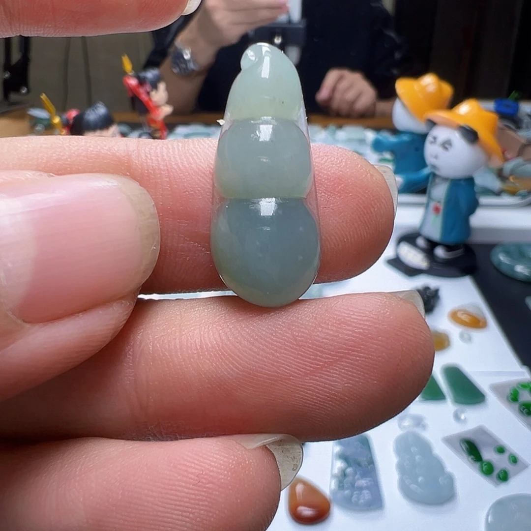 翡翠未镶嵌颈饰挂件