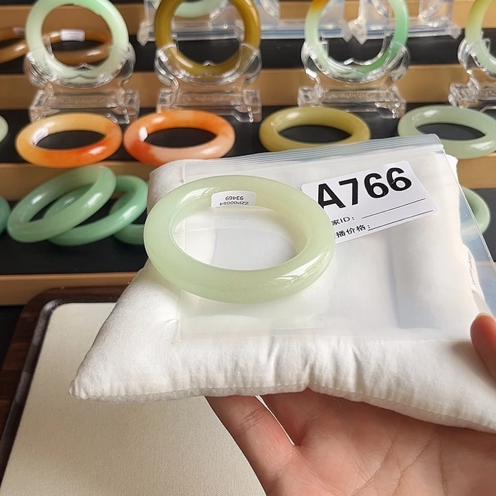 鹿***晞非金属时尚东陵手镯766