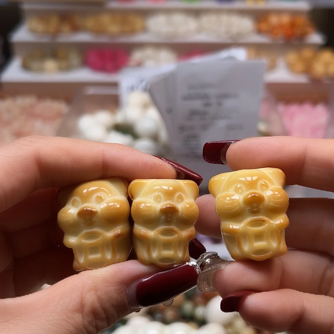 手串菩提根/象牙果微瑕炭烤抱钱猪3颗有裂