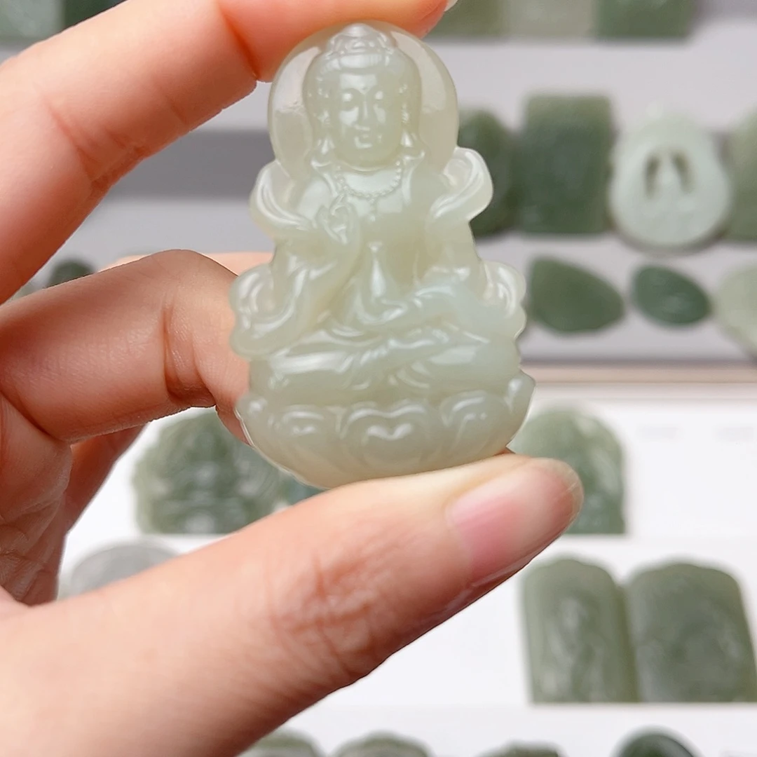 A***艳和田玉未镶嵌颈饰