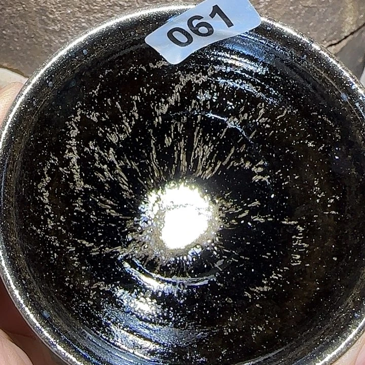 盖碗?*风只为更美地走上街头
