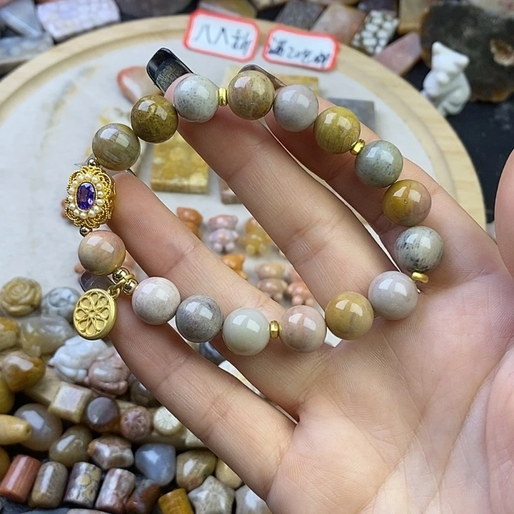 针钠钙石（海纹石）未镶嵌颈饰