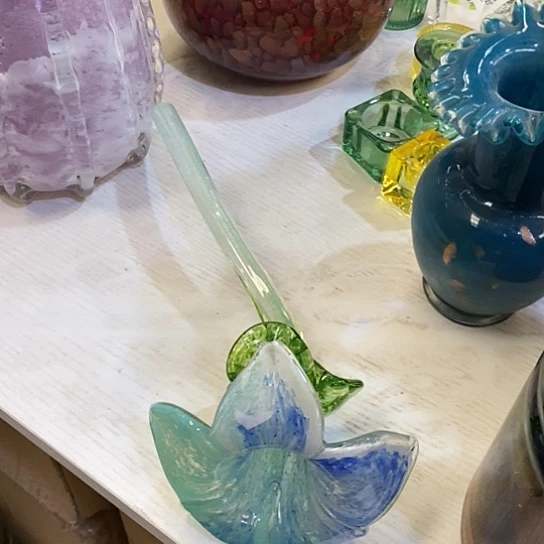 琉璃花瓶高30厘米宽12厘米