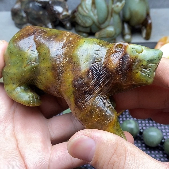 未镶嵌蛇纹石玉颈饰