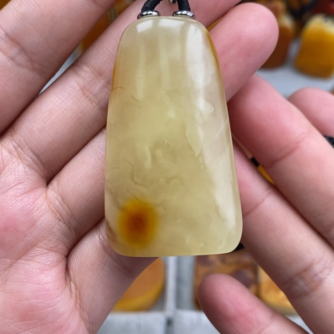 琥珀吊坠(赠链)未镶嵌