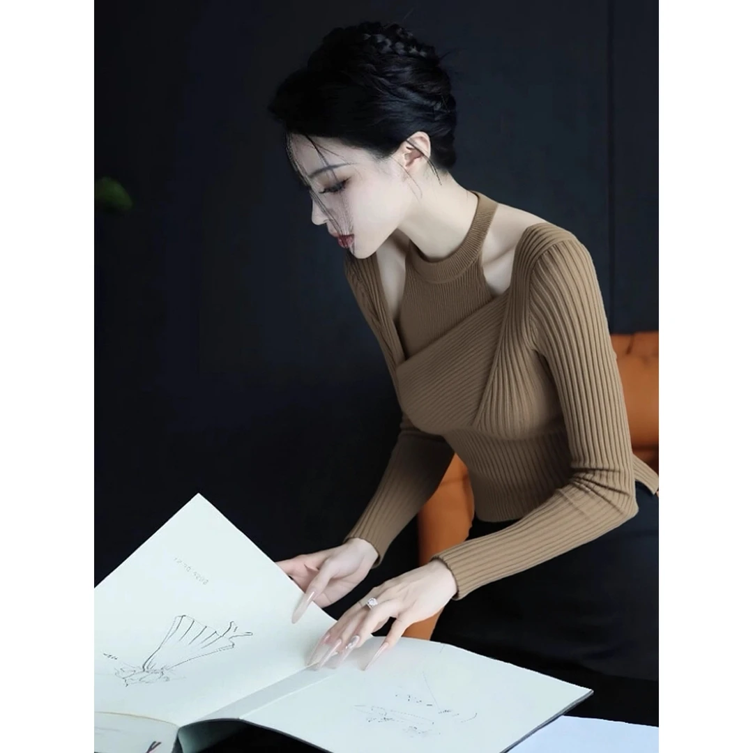 秋冬韩系氛围感穿搭高级感小众设计修身显瘦打底咖色针织上衣女