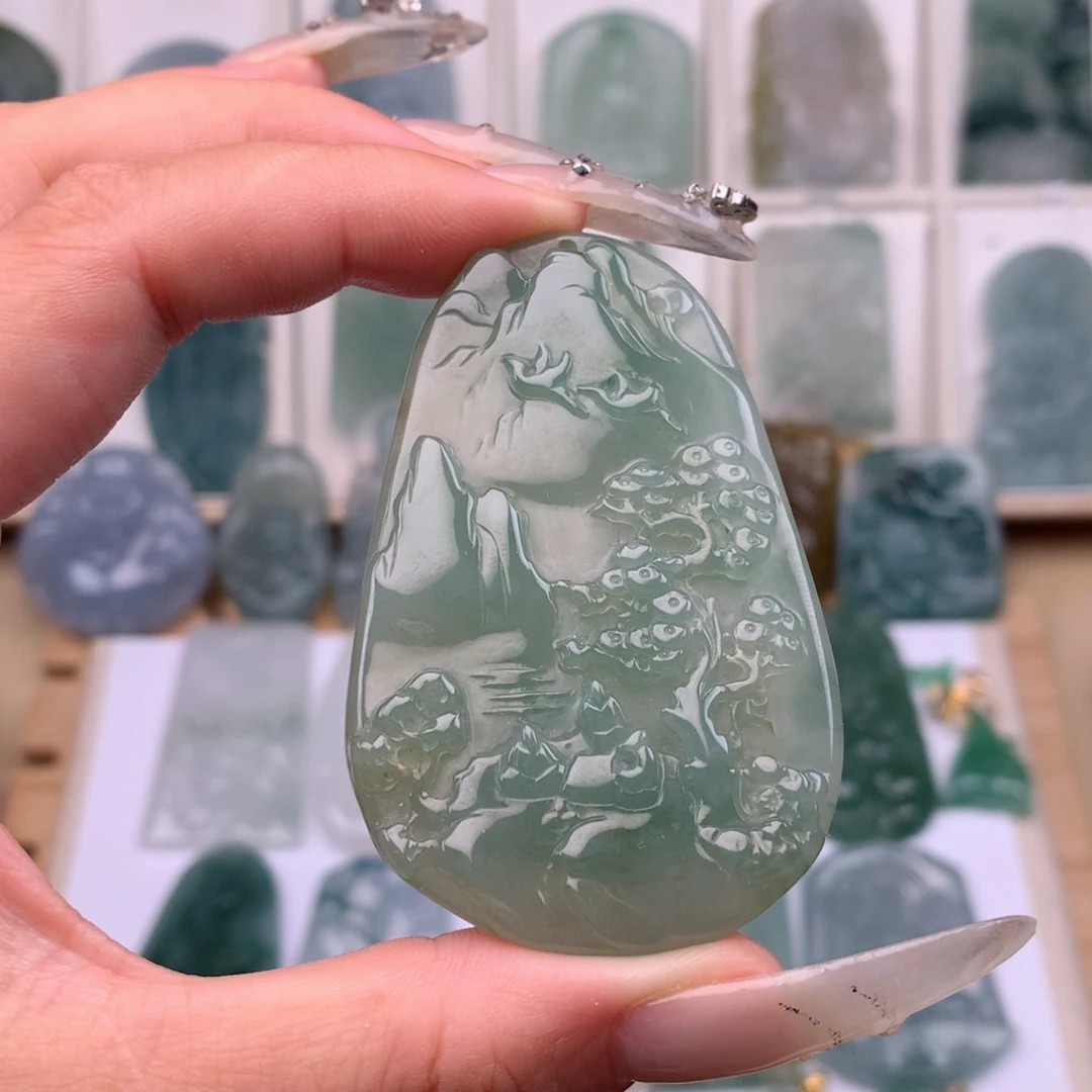 翡翠未镶嵌颈饰山水