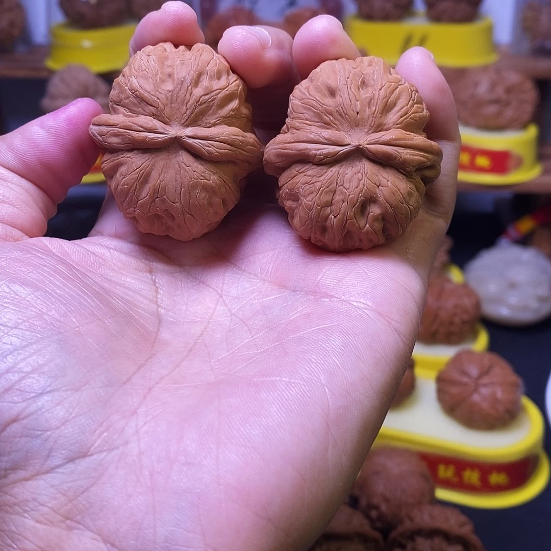 ****文玩核桃把件元宝