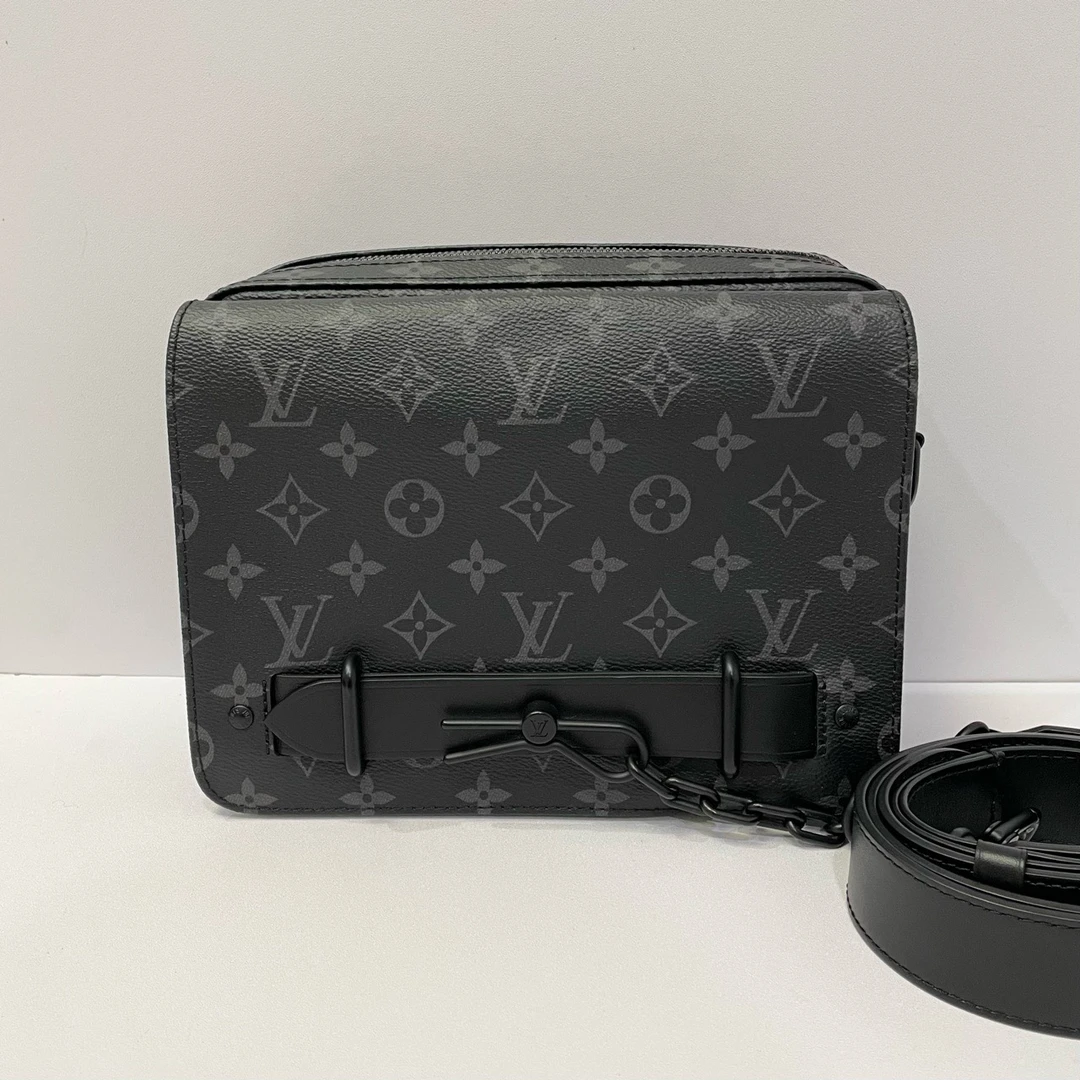 95新 LouisVuitton/路易威登 黑花黑武士男士邮差芯片23-17-8cm
