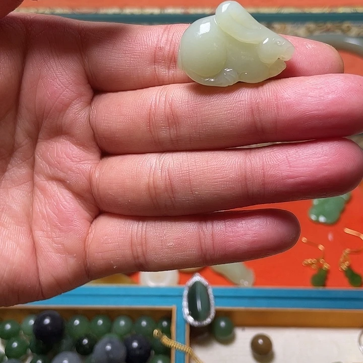 和田玉（糖玉）未镶嵌颈饰