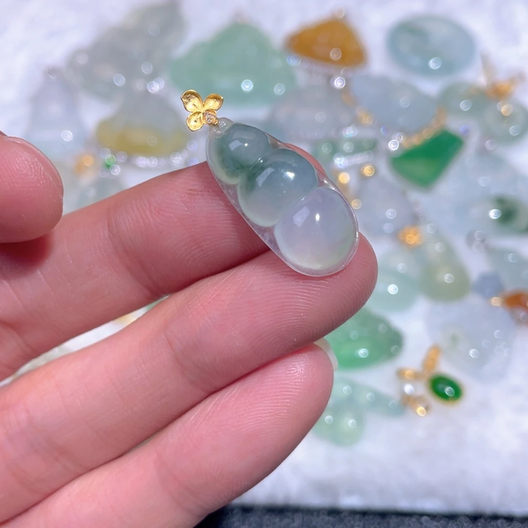 翡翠18K金镶嵌颈饰翡翠