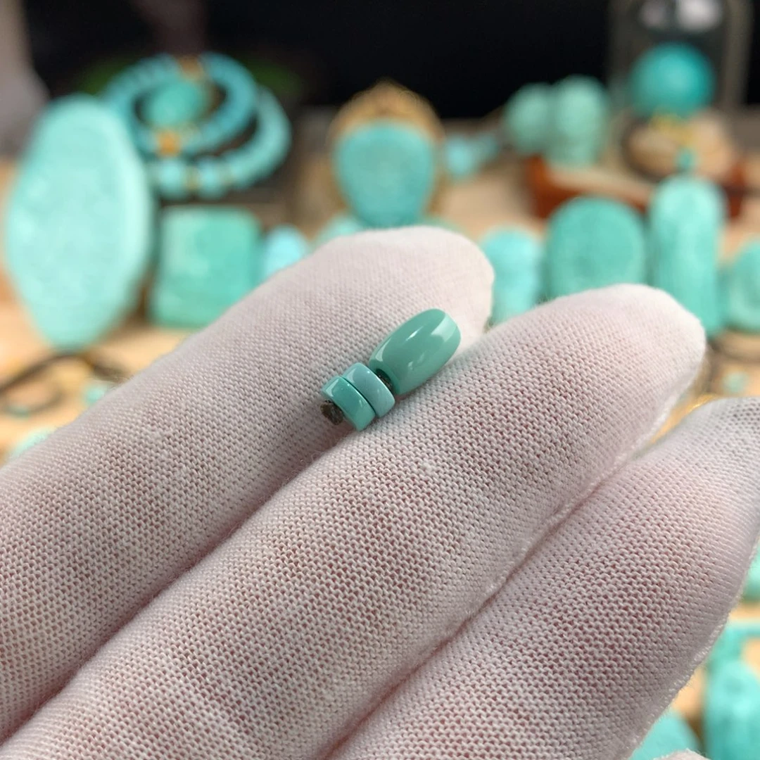 ****事绿松石未镶嵌配珠