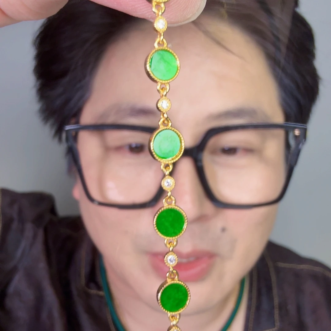 颈饰未镶嵌翡翠一件