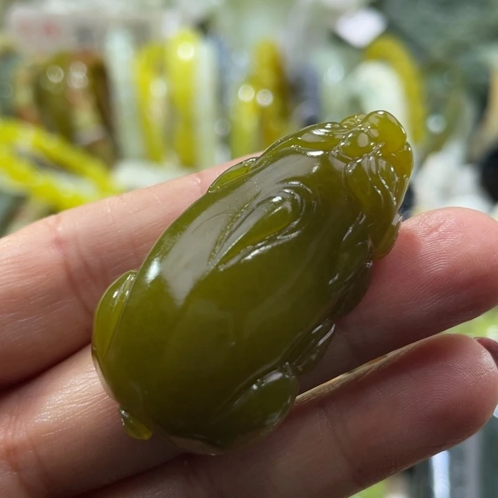 岫玉未镶嵌吊坠吊坠