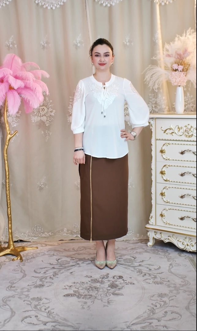 【何玲大码女装高订】（5-12）8851刺绣烫钻气质百搭衬衣