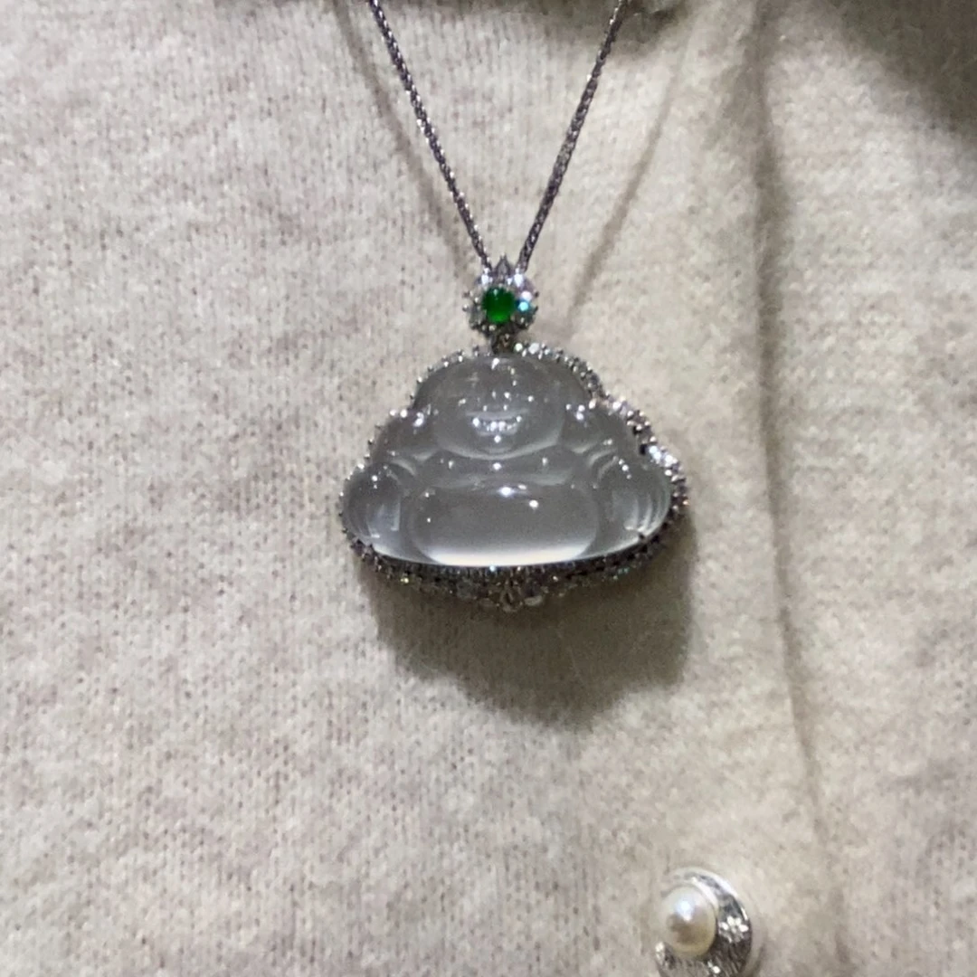 翡翠颈饰18K金镶嵌玻璃种纯白起钢一刀切炸光笑佛