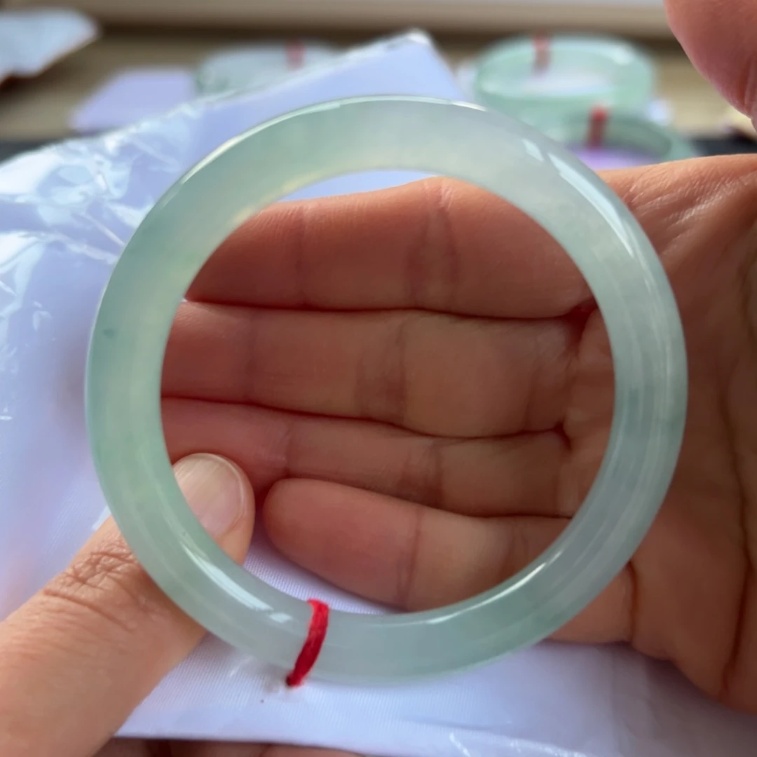 翡翠手镯未镶嵌手镯